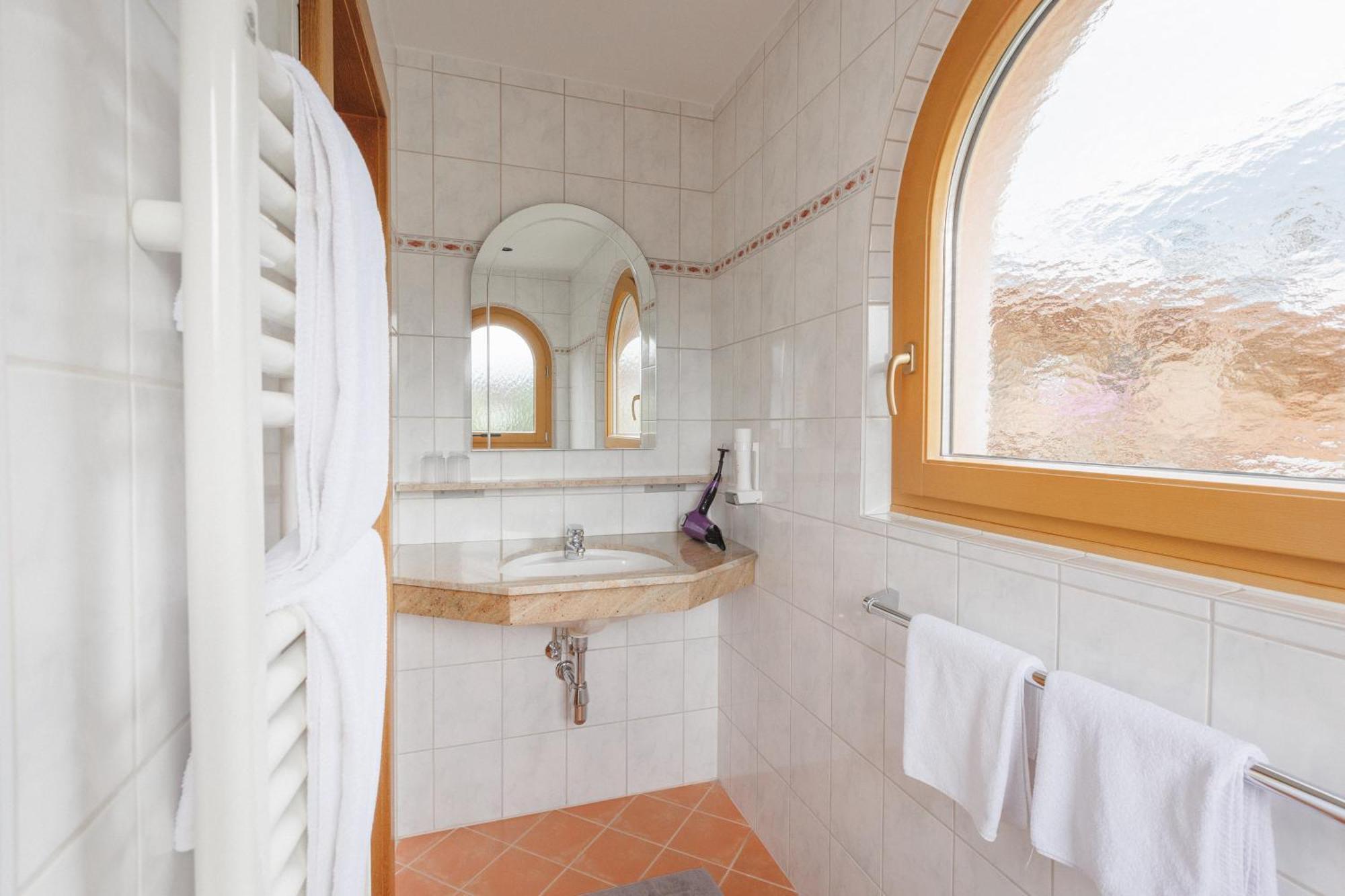 Hin&Weg Das Aparthotel Ried im Zillertal Phòng bức ảnh